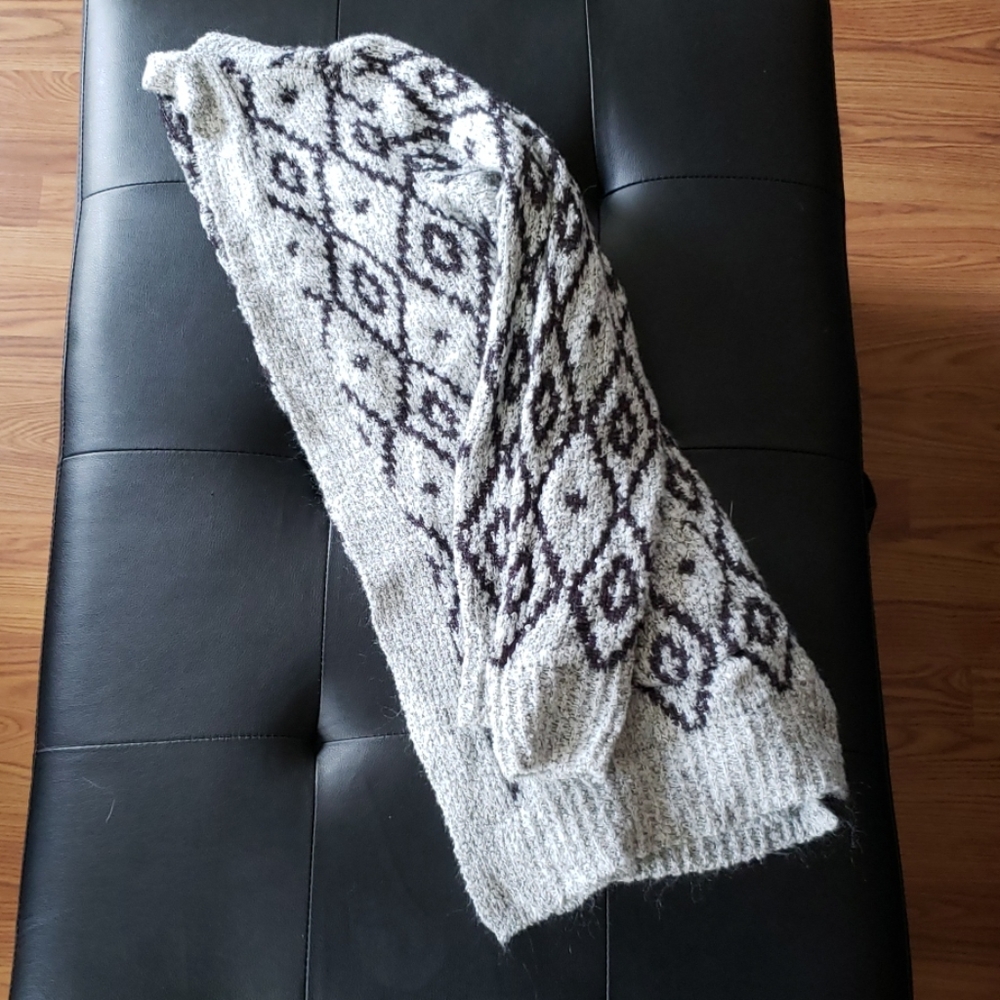 Gray and black geometric cardigan